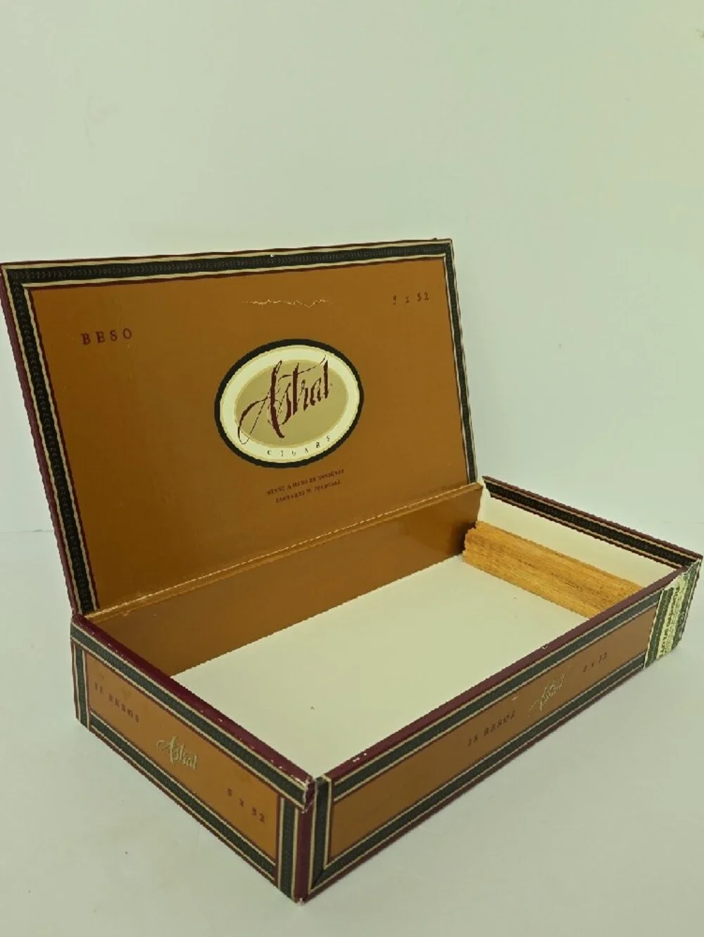 Vintage Astral Empty Cigar Craft Box Beso Flip Top